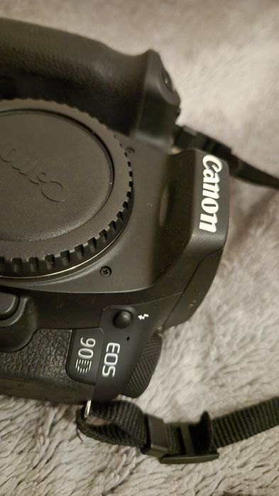 Lustrzanka Canon Eos 90d