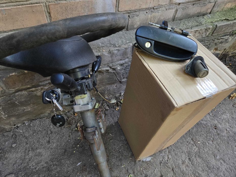 Рульова колонка з замком запалення та органами керування Ланос