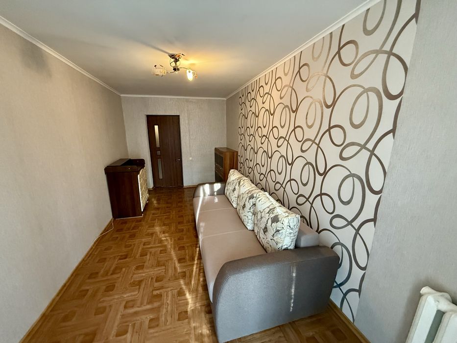 Двухкомнатная студия с ремонтом в Лесках.2/5 кирпич.