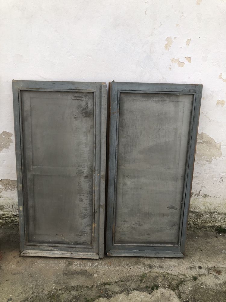 Quatro janelas antigas completas