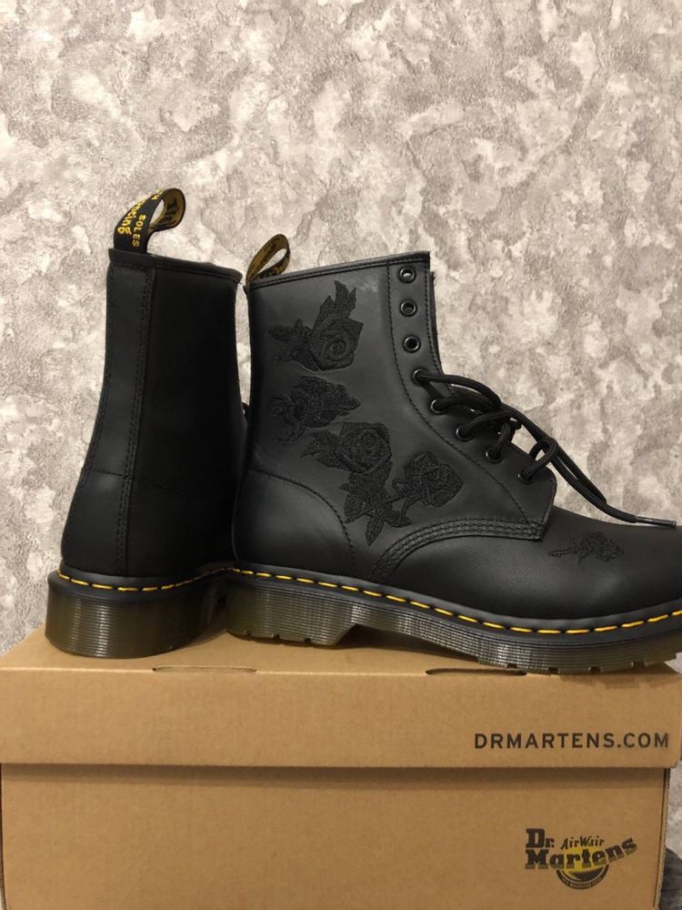 Dr. Martens Берци 1460 Vonda Mono