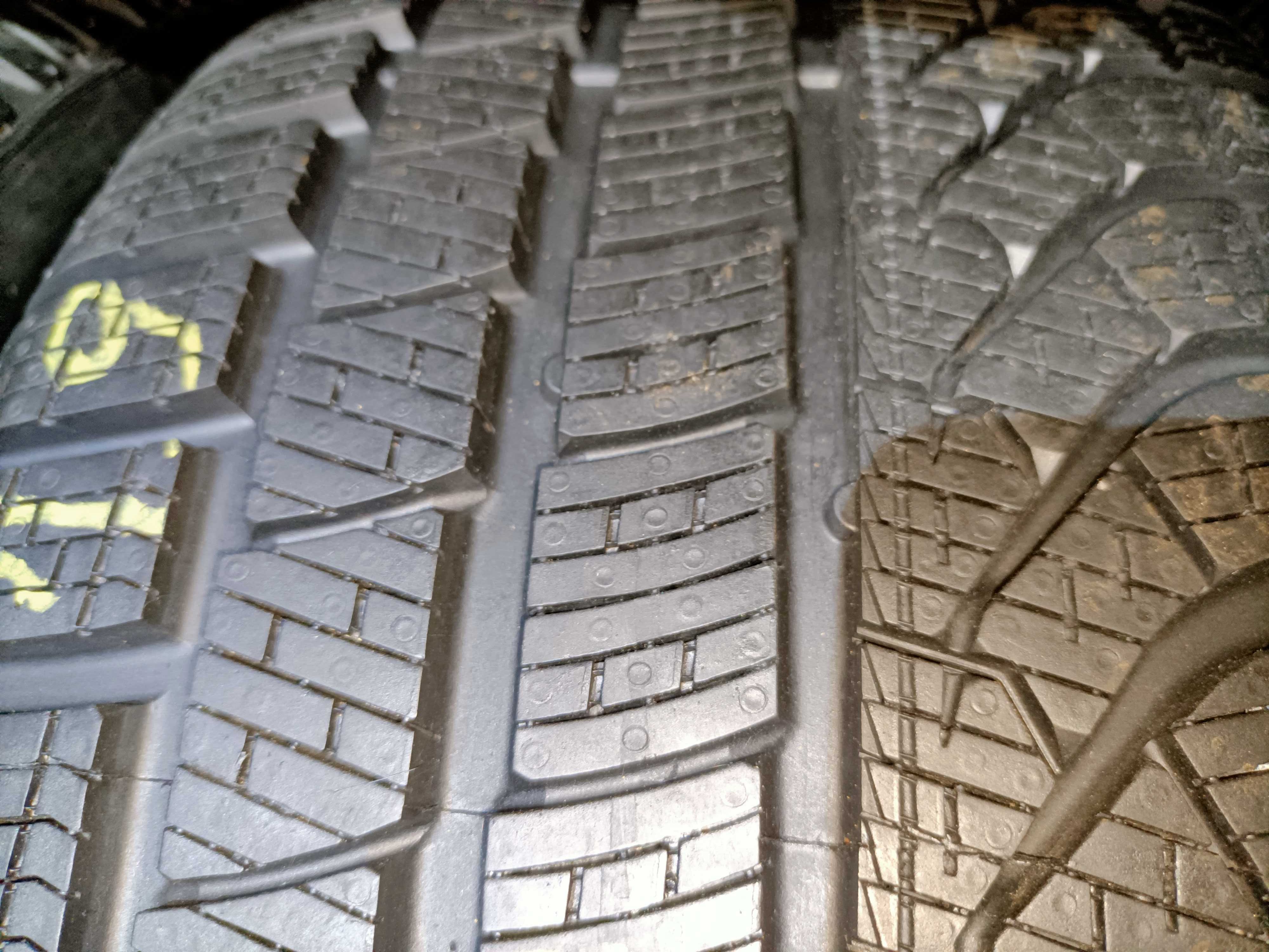 245/40/19 PIRELLI Sotto zero kpl, demo jak nowe z 21-23r. komplet