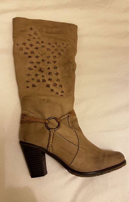 Botas cano alto em pele bege, tamanho 38, novas,