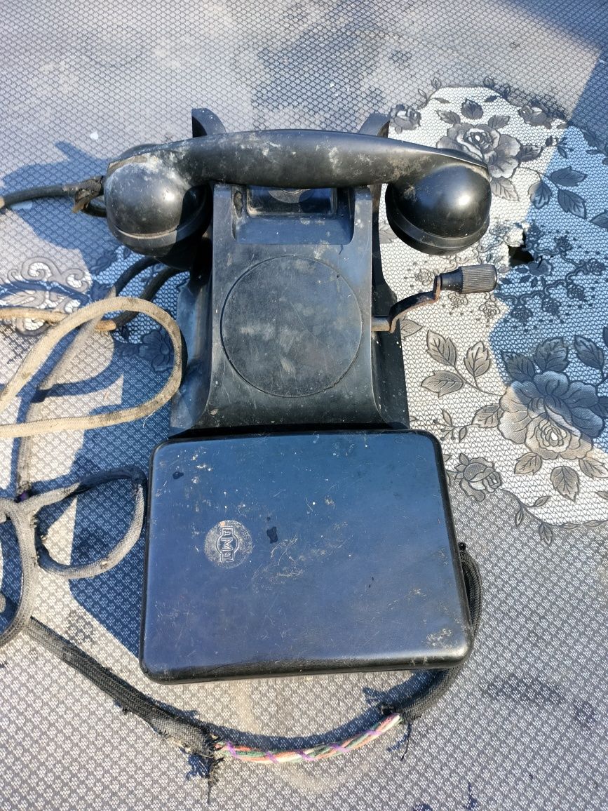 Stacjonarny telefon na korbkę PRL