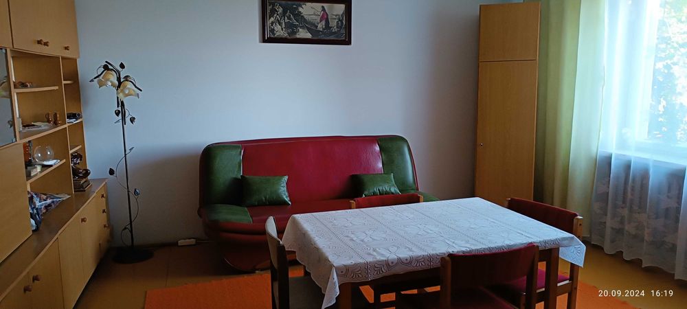 Dom w cichej spokojnej okolicy z zabudowaniami gospodarczymi