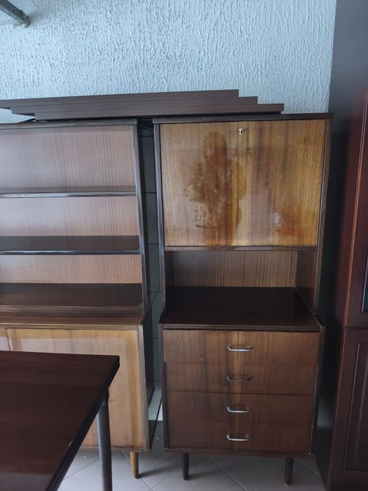 Meble z PRL sprzedam- dwie witrynki,barek