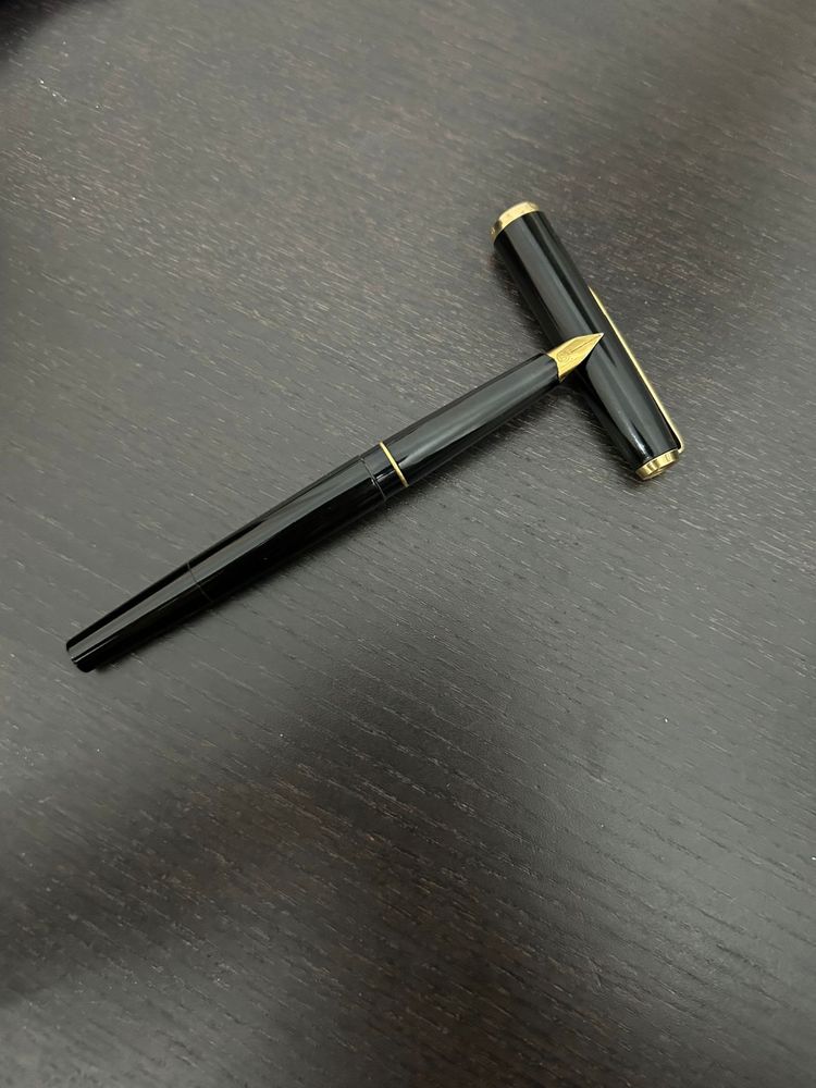 Caneta pelikan preta