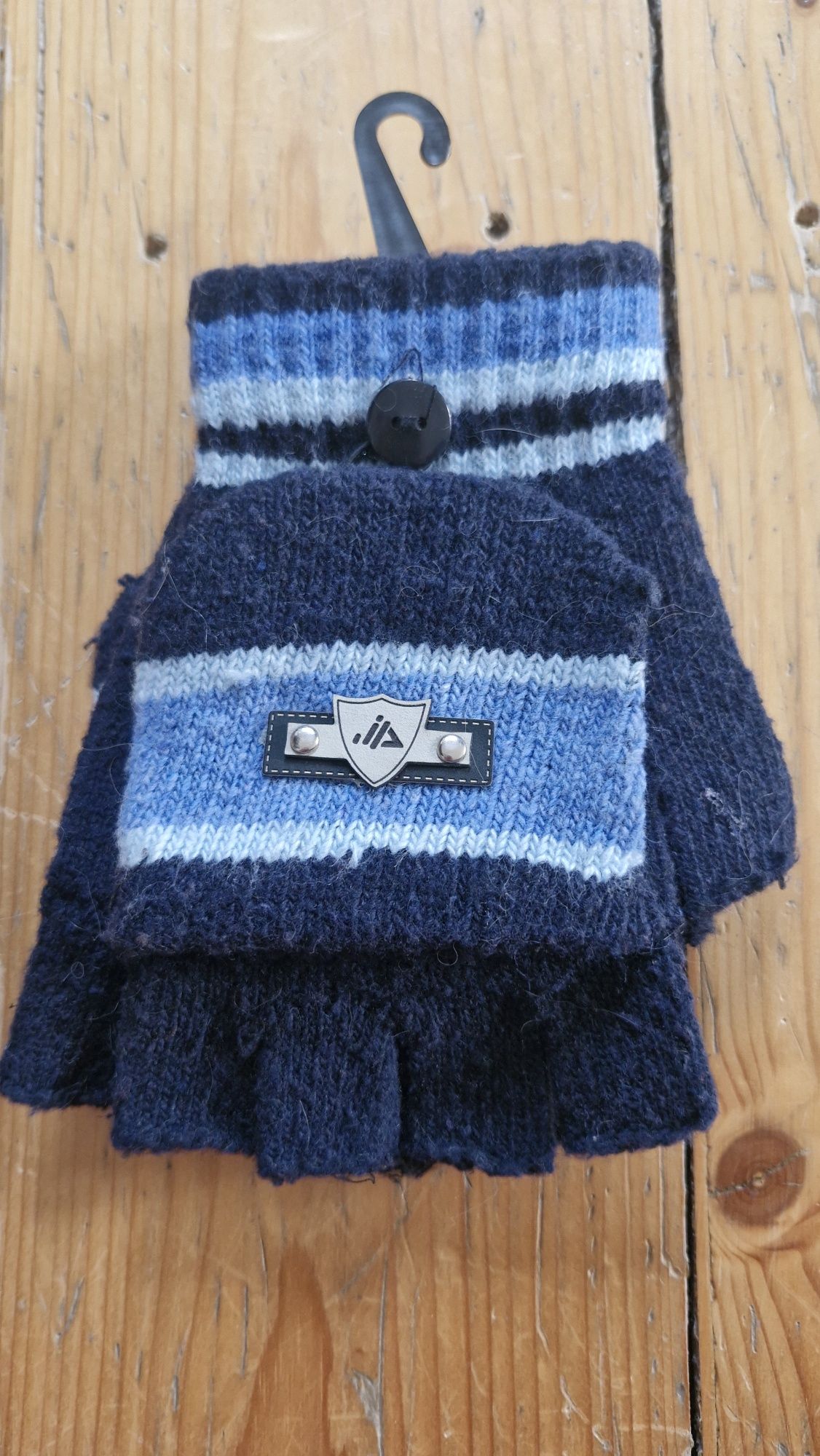 Niebieskie rękawiczki