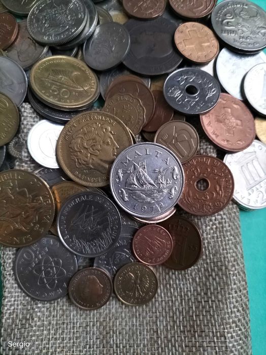 100 moedas diferentes de 40 países. Лот 25