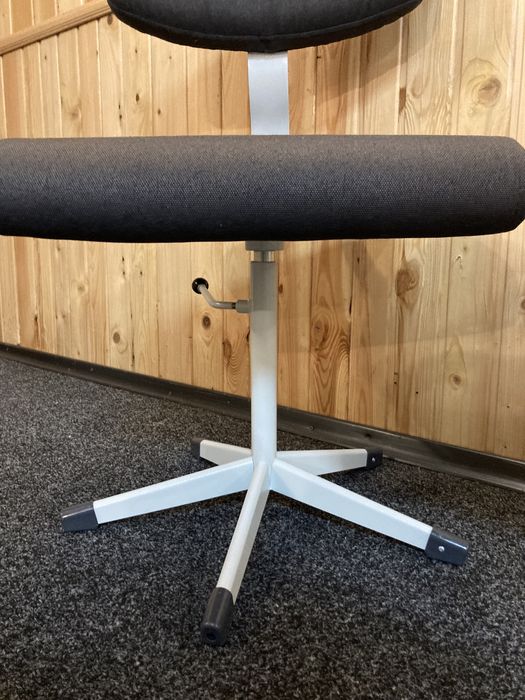 Стілець промисловий міцний новий