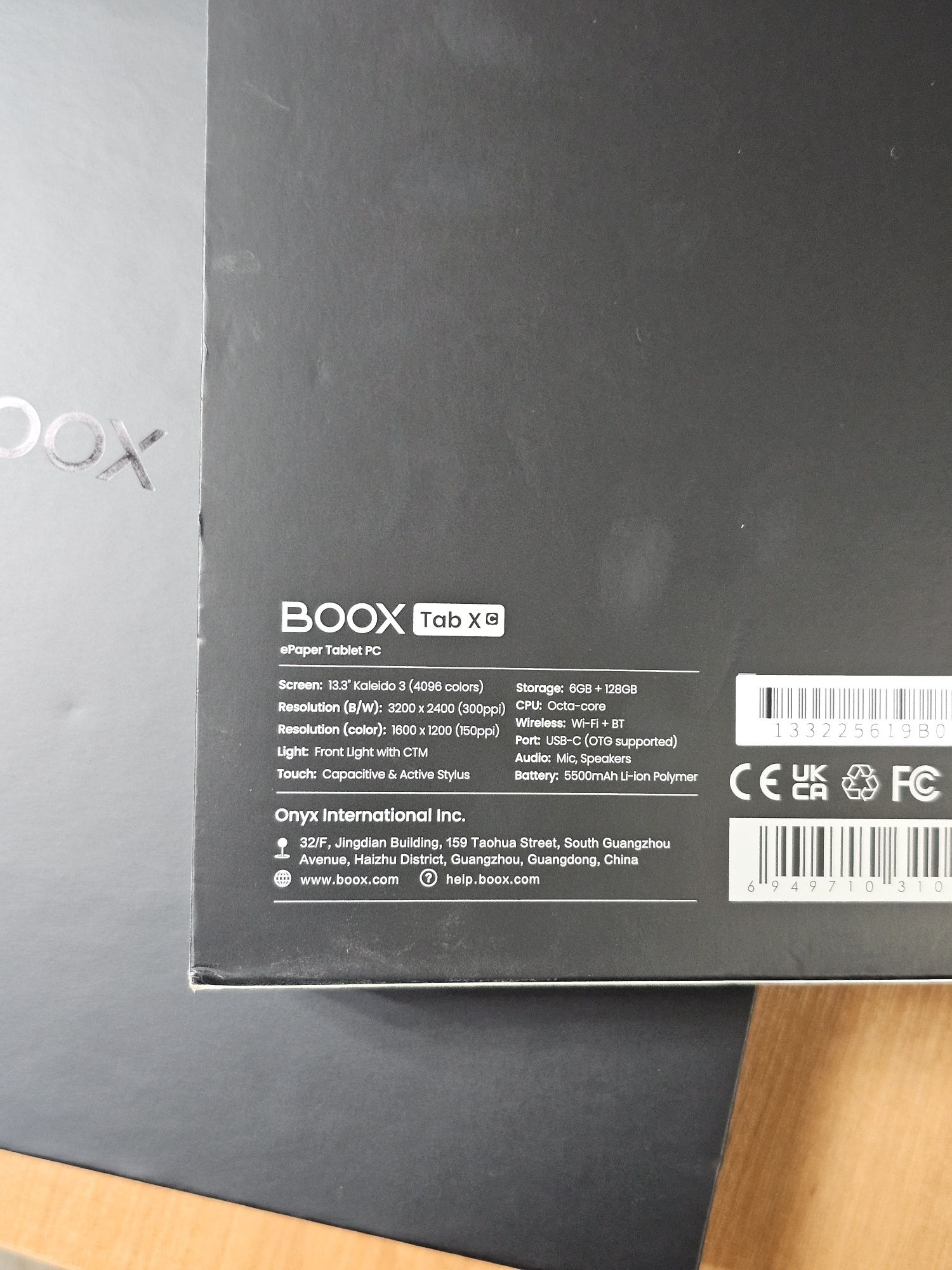 Новий Onyx Boox Tab X C з чохлом.
