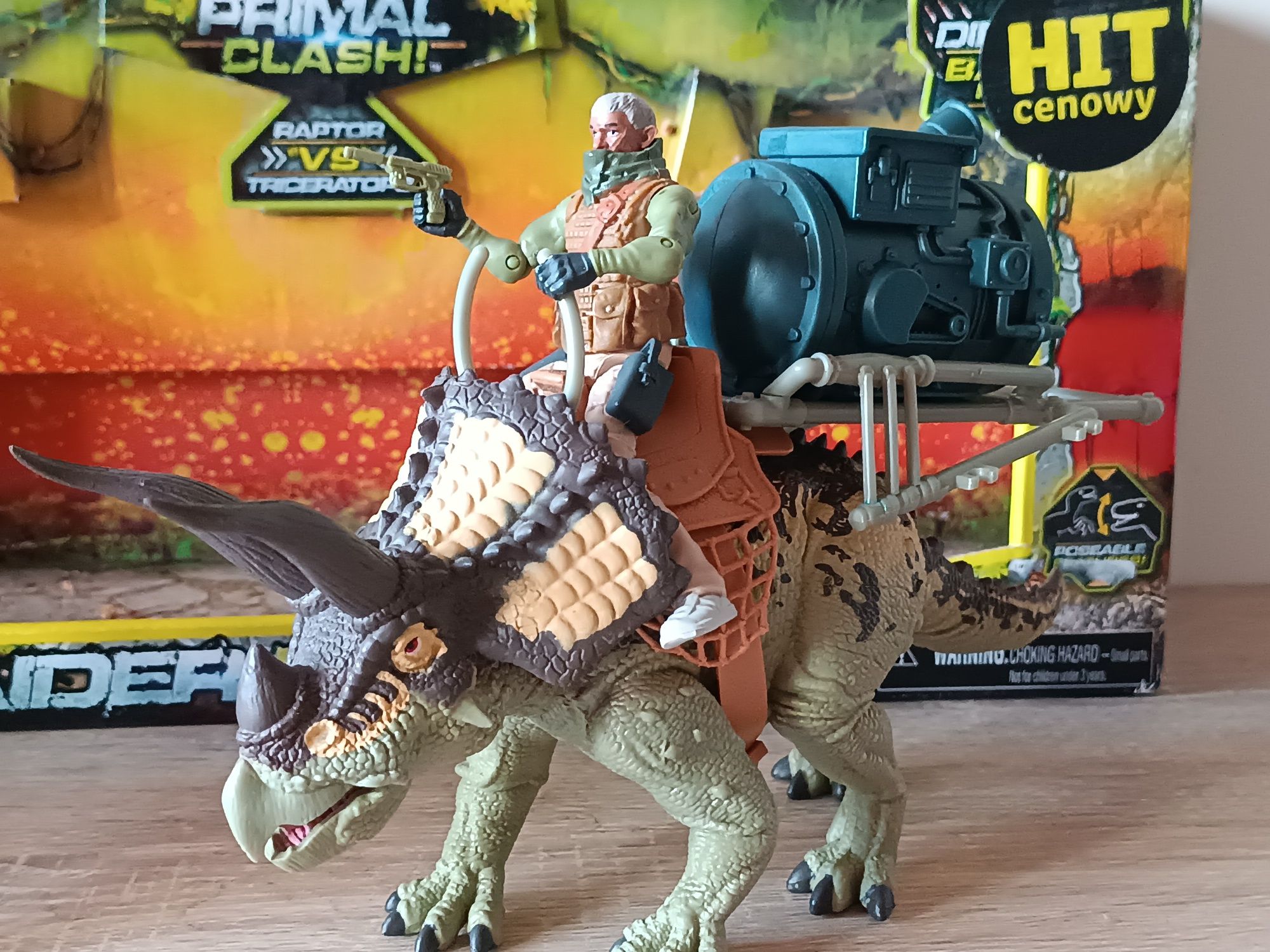 Lanard Primal Clash Raptor vs Triceratops two commandos