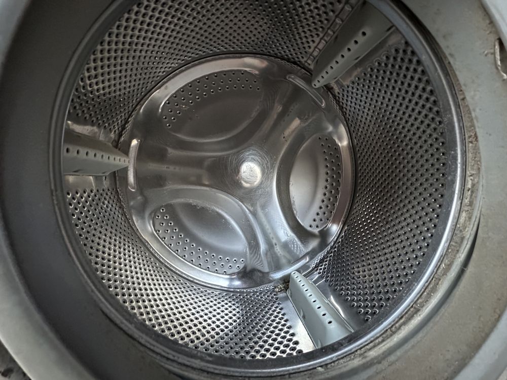 Двигун і запчастити для пральної машинки INDESIT
