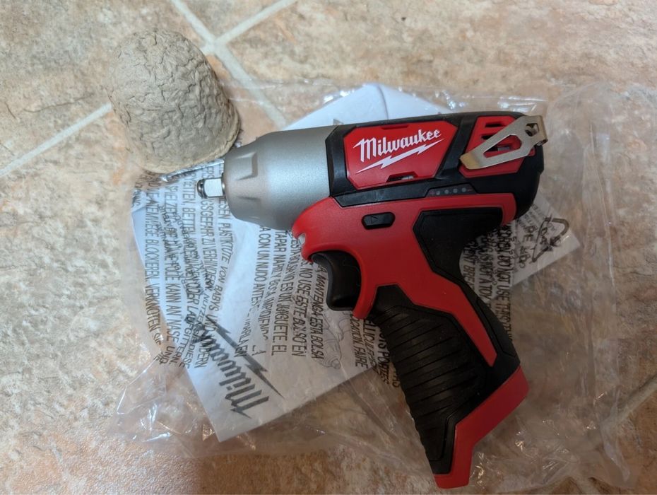 Оригінал Milwaukee 2463-20 Акамуляторний гайковерт ударний