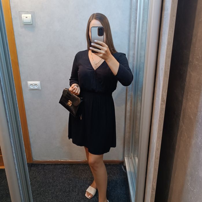 Чорне базове плаття