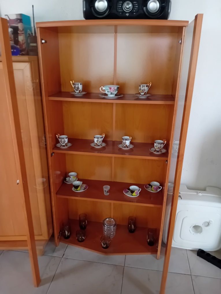 Móvel cristaleira
