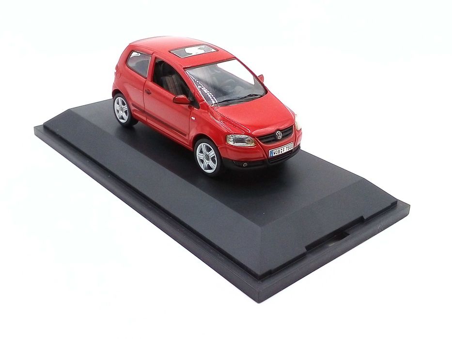 Volkswagen Fox red - skala 1:43 - Schuco