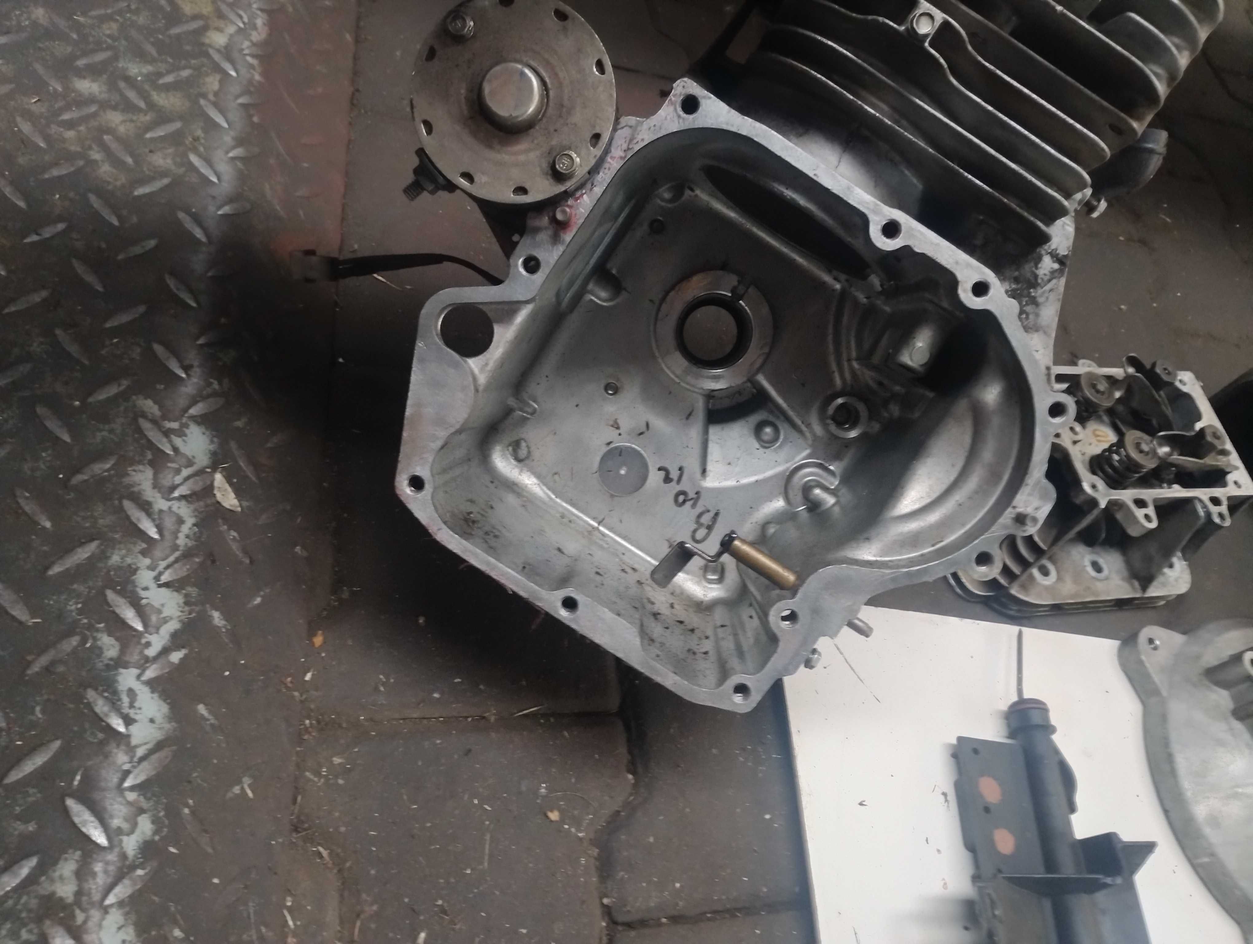 Briggs and stratton AVS 16KM wał miska tłok blok części