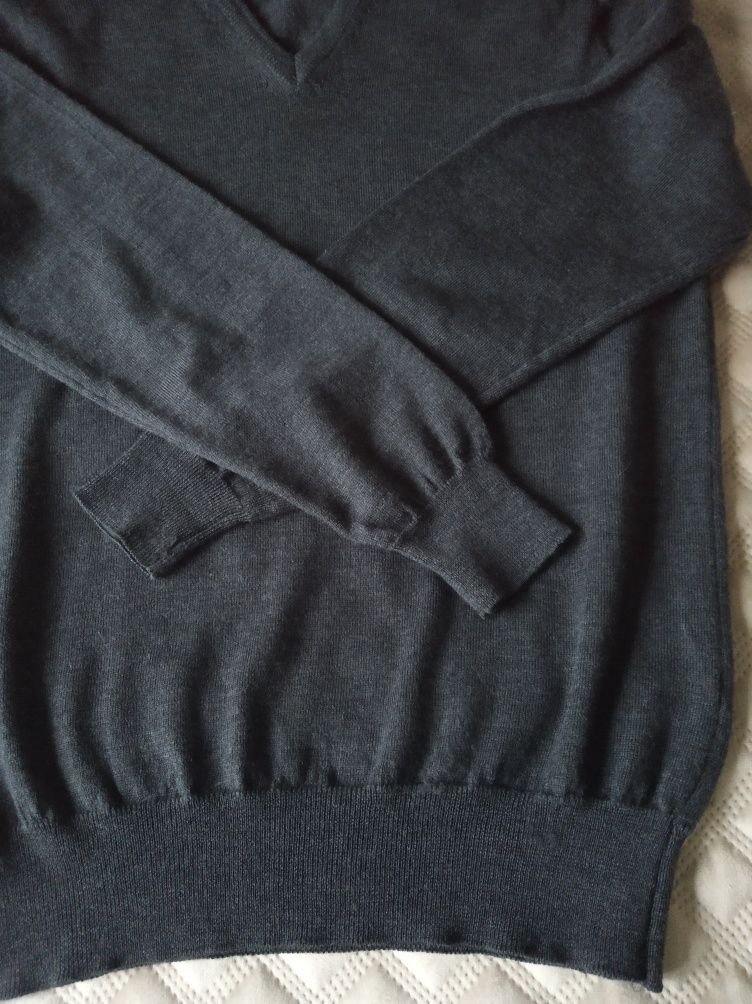 Szary wełniany sweter w serek 100% merino S