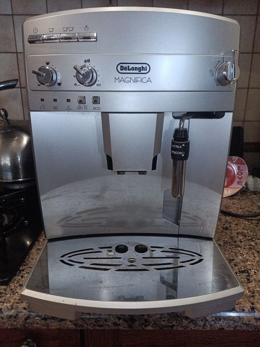 Кавоварка Delonghi magnifica