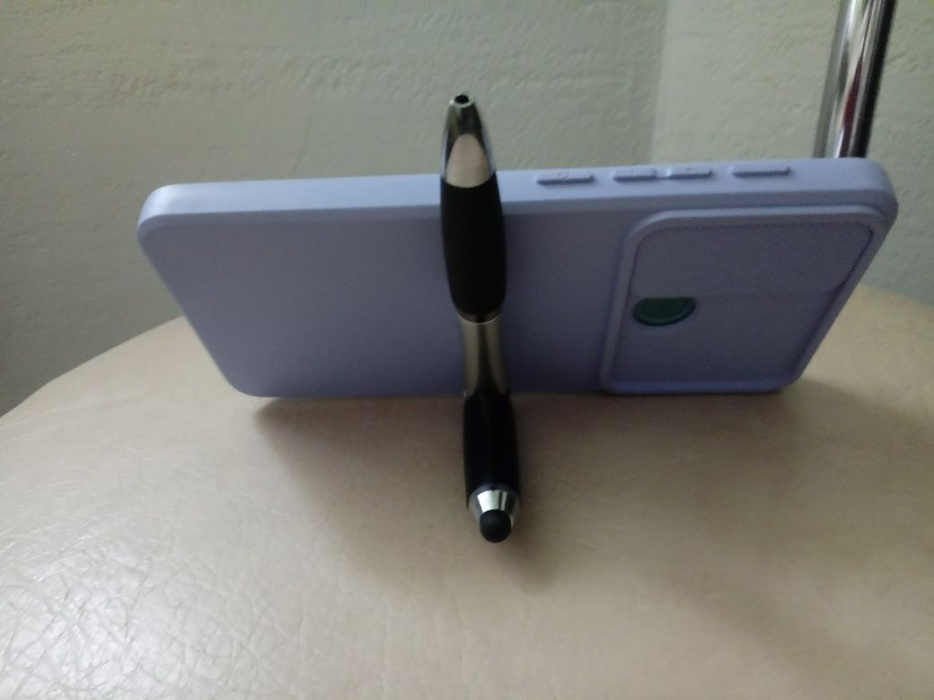 Nowy stojak na telefon i długopis 2w1
