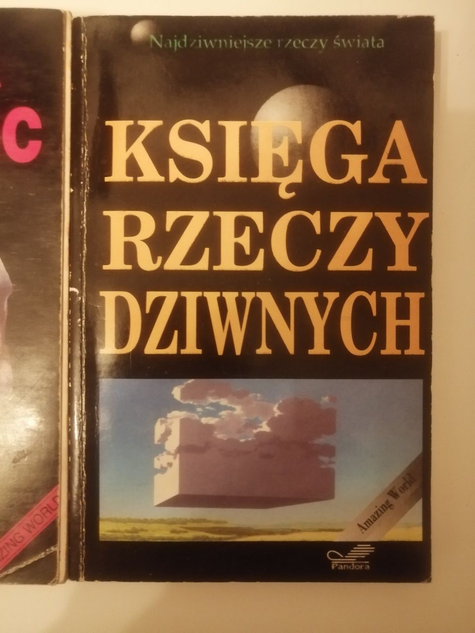 Księga rzeczy dziwnych, Księga tajemnic i rzeczy niezwykłych, Zestaw