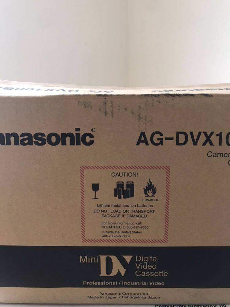 Недорого.Новая.Профессиональные видеокамеры Panasonic AG-DVX 100BE