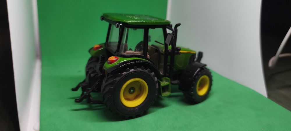Siku traktor John Deere 1 32