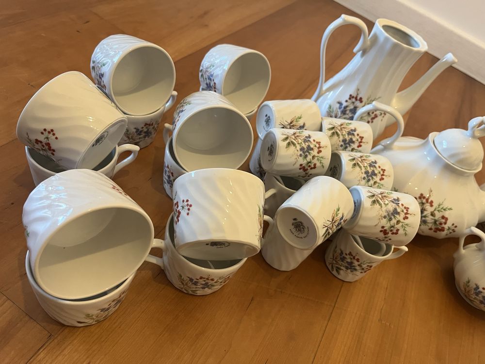 Conjunto de louça para cha e ou café em porcelana Quinta Nova