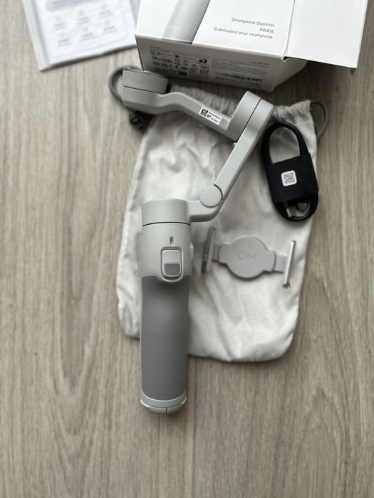 Новенький Стабілізатор відеозйомки DJI Osmo Mobile 7