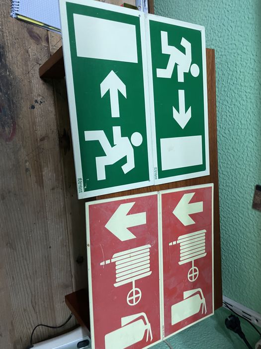 Lote de Sinalética (217 pecas totais)