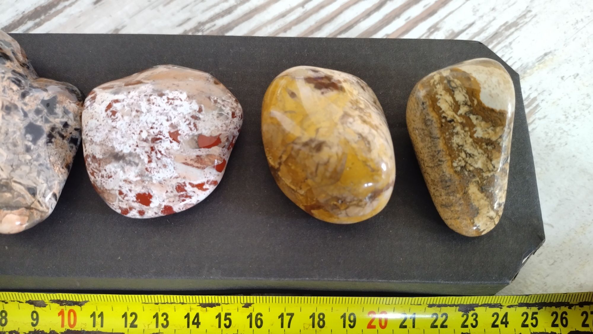 Kamienie naturalne duże  minerały skały polerowane