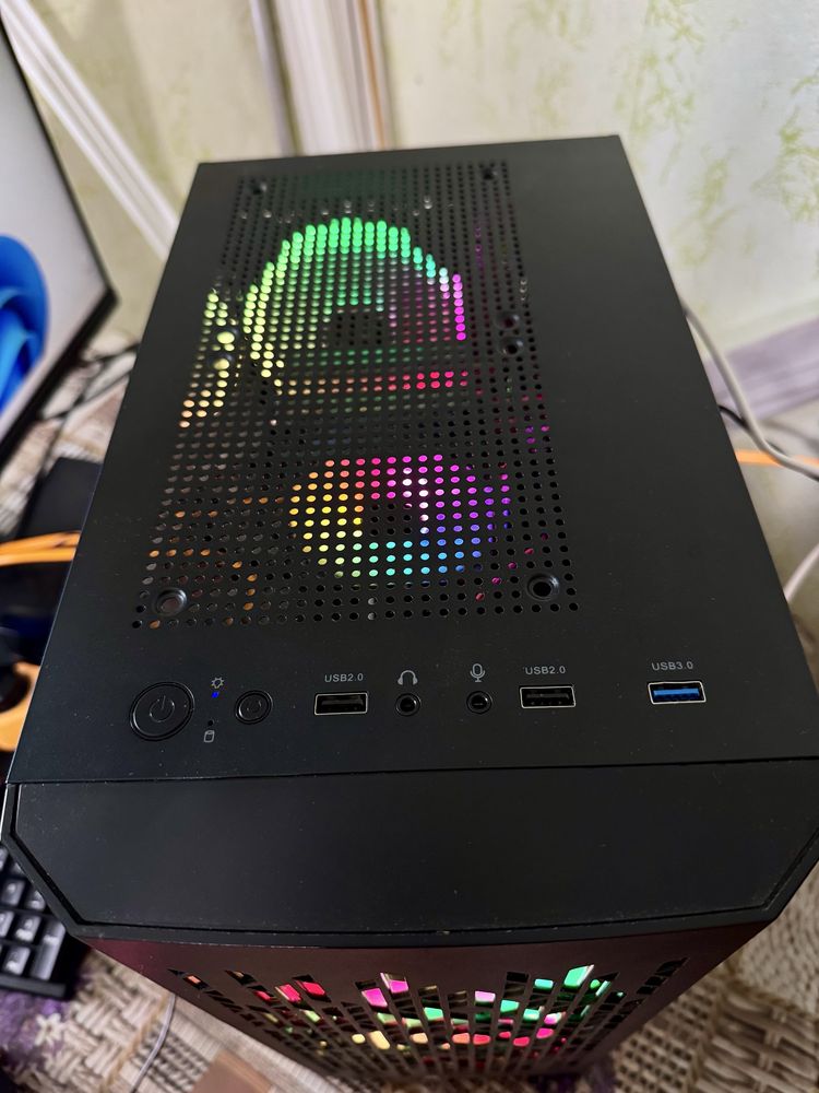 Ryzen 5 5500,RX 6600 XT,DDR 4 32 gb,SSD 512