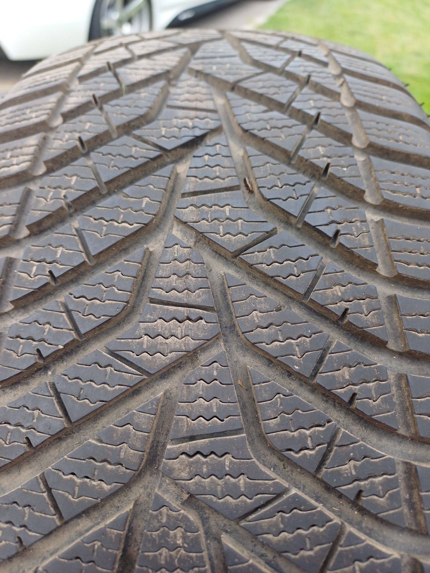 7.5mm jak nowe opony Zima 225/55/16 Yokohama 2022r świeże R16