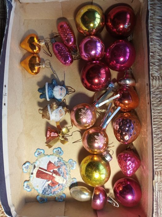 Ёлочные игрушки.