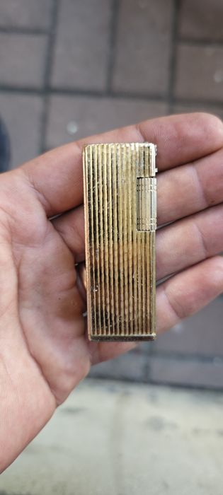 Isqueiro a gás da marca SUNEX.