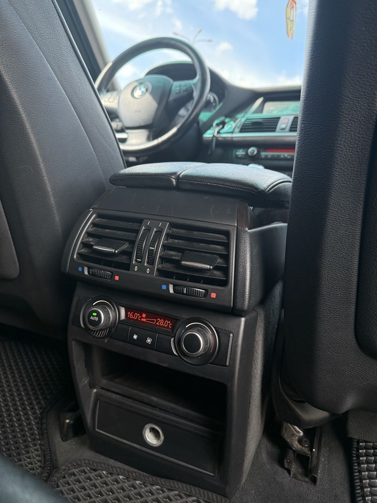 BMW X5 2008 e70.