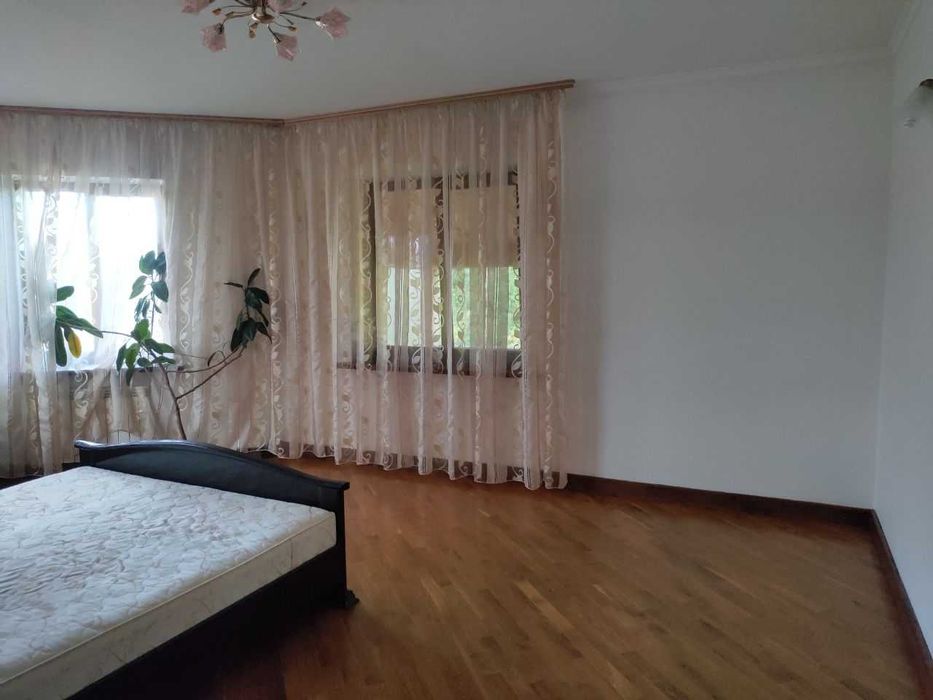 Продається сучасний двоповерховий будинок в селі Станишівка