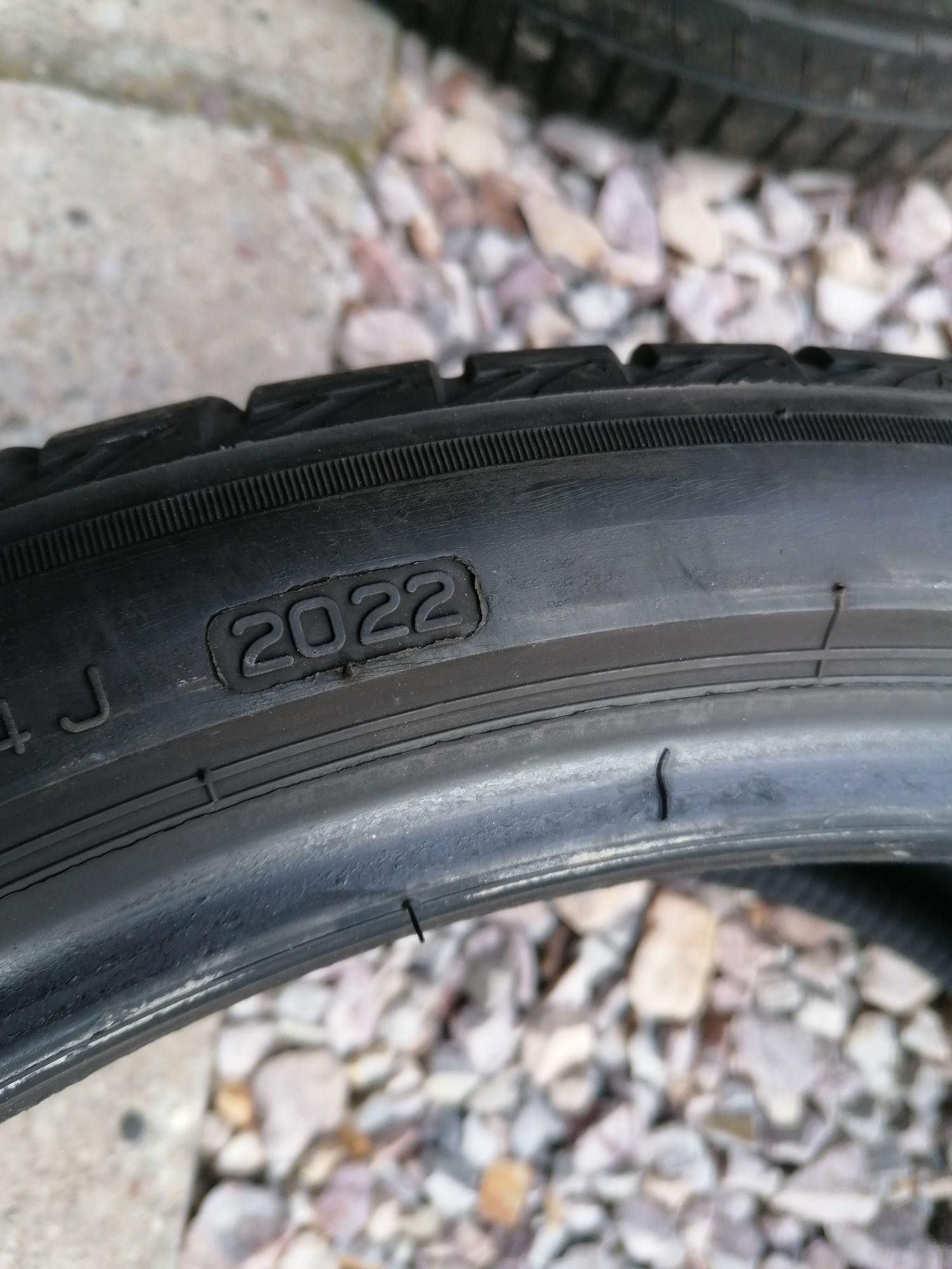 255/35/19 Bridgestone 2022 rok