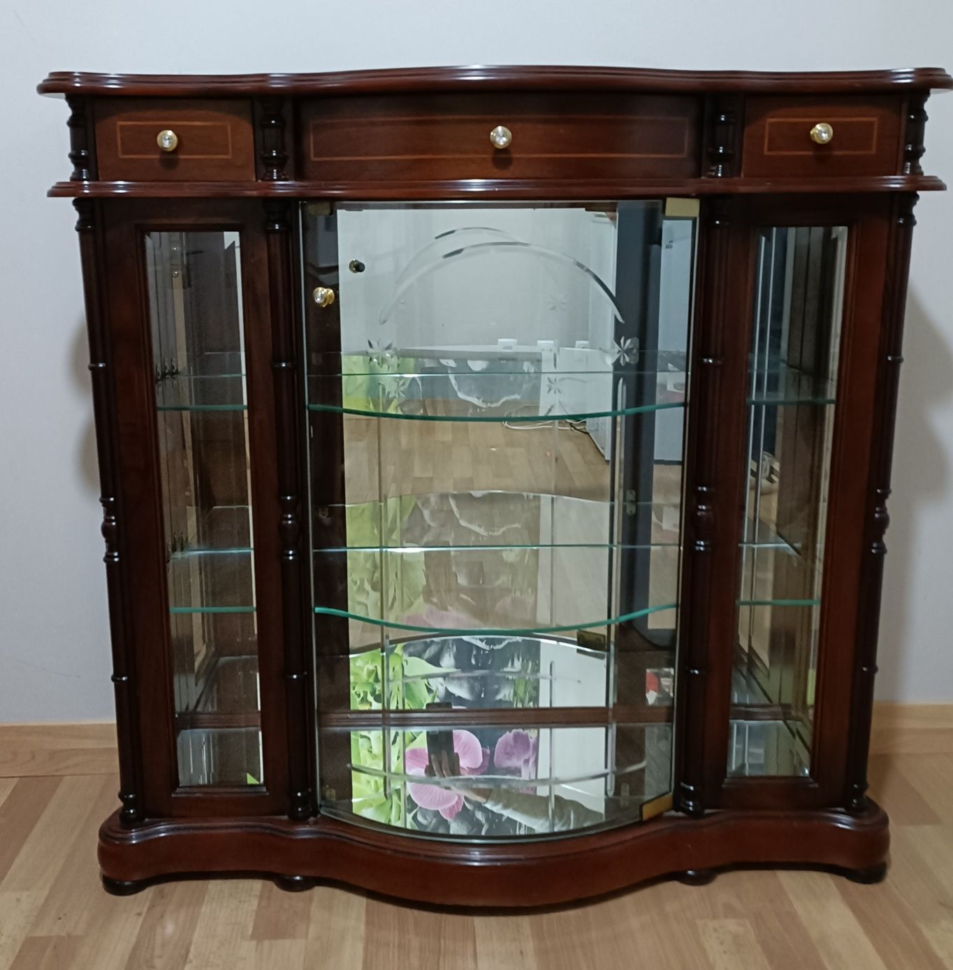 Vitrine em mogno