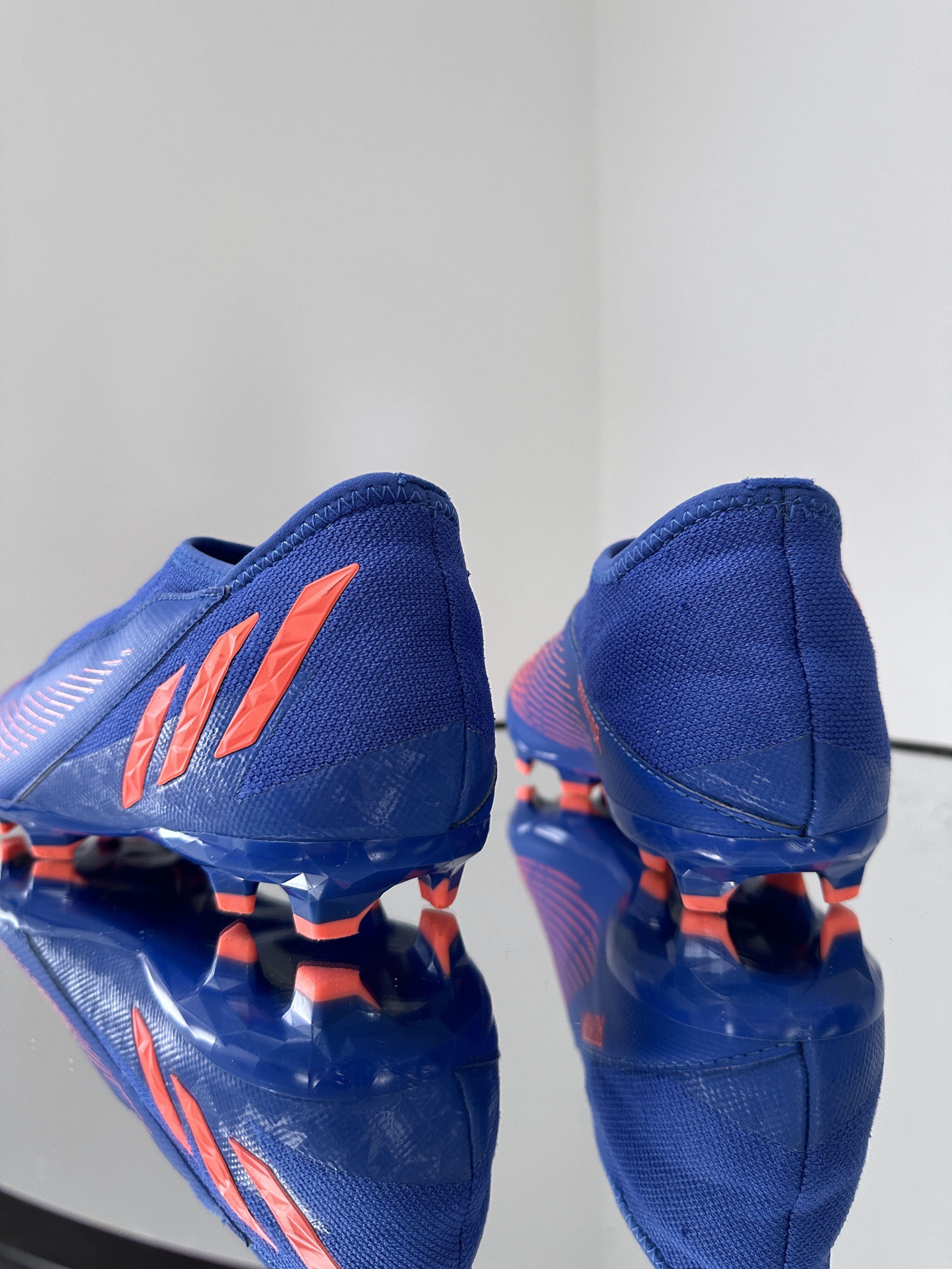 Мощные агрессивные бутсы чулком  Adidas Predator Edge