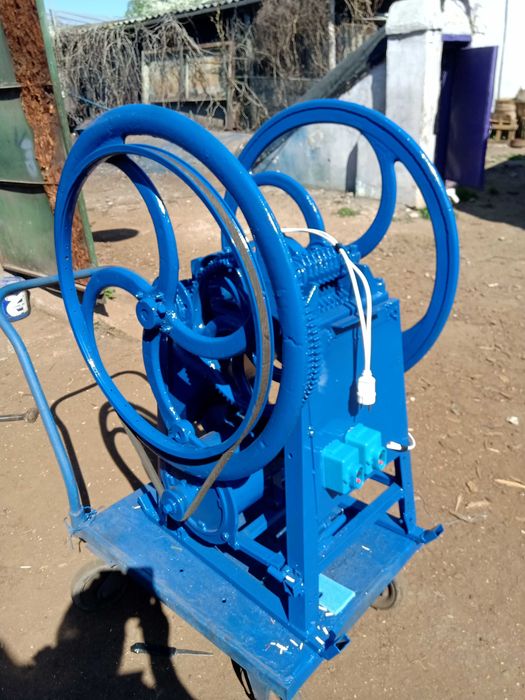 Сечкарня сичкарня соломорезка )электродвигатель 2.2-4х950квтх220/380 в