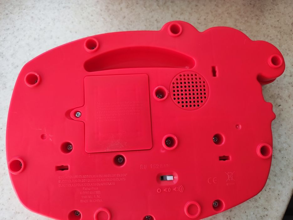 Іграшки Chicco Fisher price столяр плотник піаніно сортер