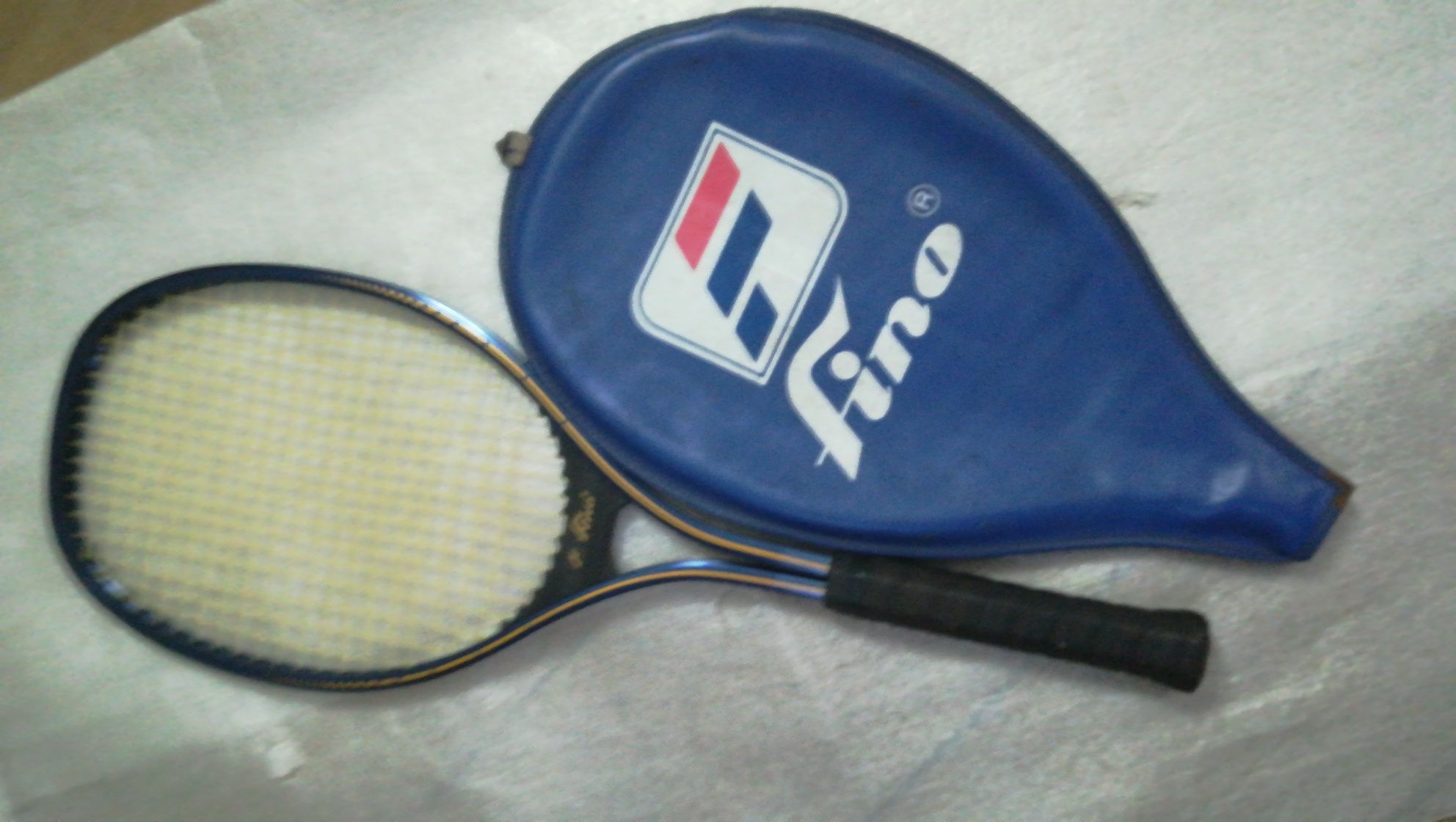 Raquete ténis marca FINO