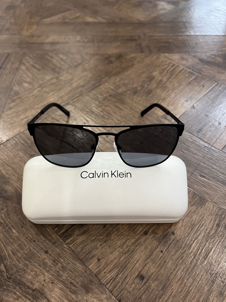 Чоловічі нові чорні матові сонцезахисні окуляри Calvin Klein