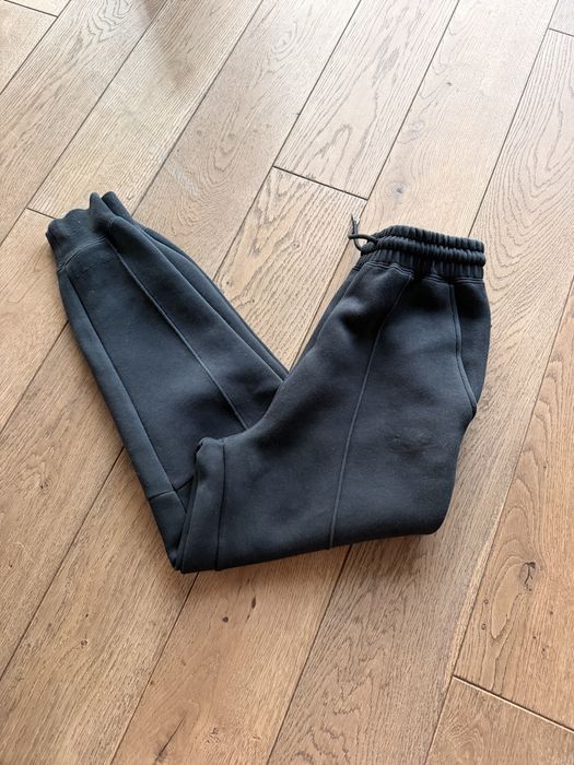 Czarne spodnie dresowe Nike dla dziecka – wygoda i styl na co dzień!