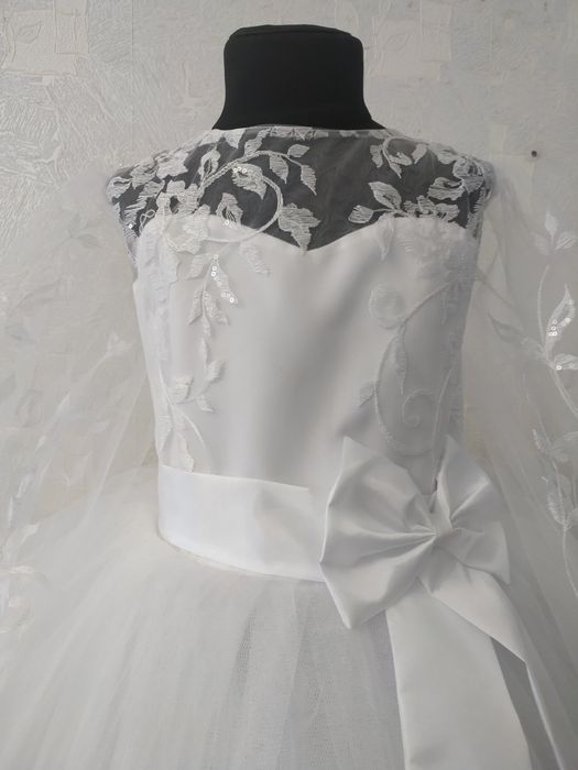 Плаття білосніжне на дівчинку 8-10 рочки. Сукня біла на Новий рік 8-10