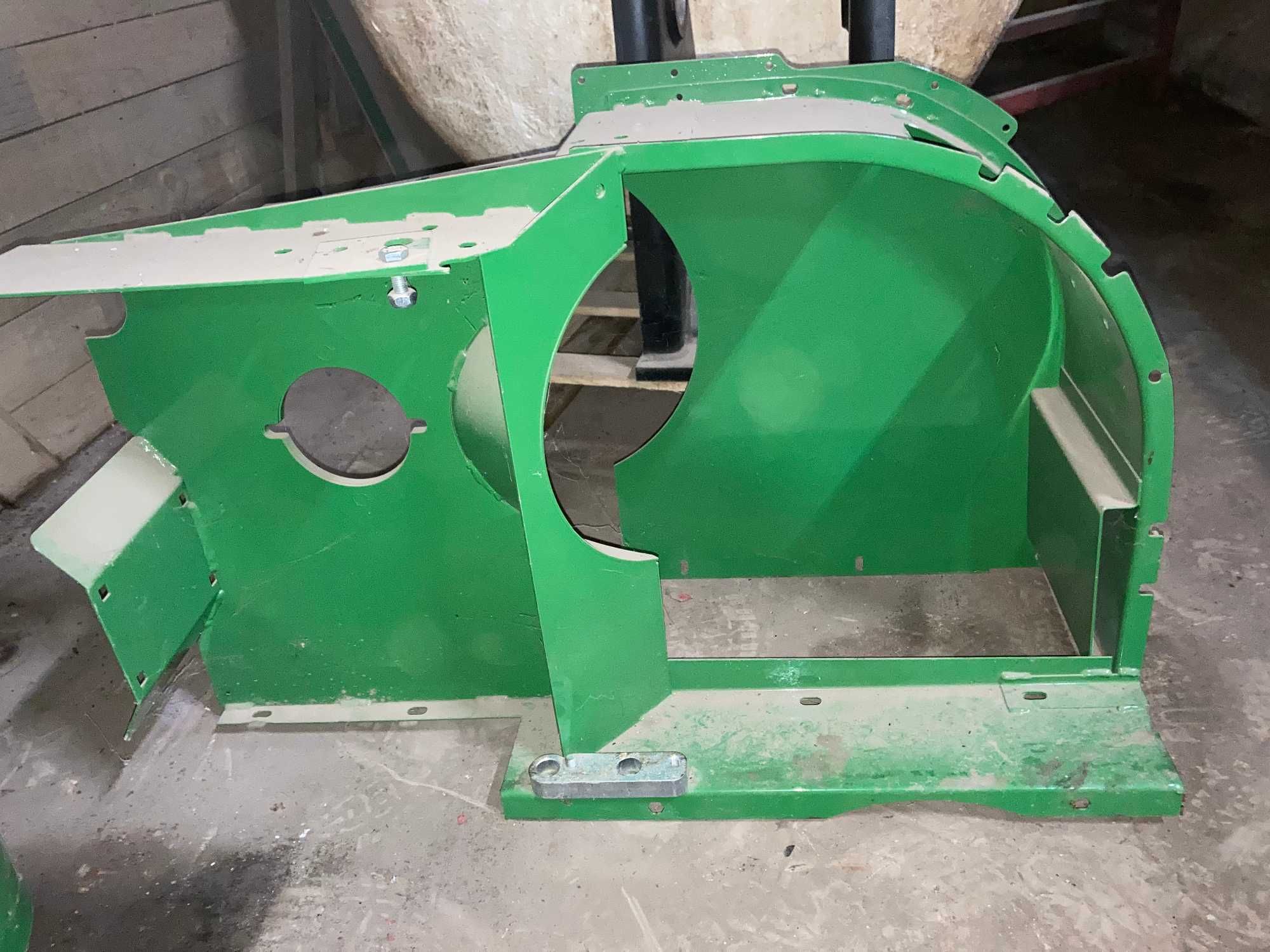Kombajn John Deere S670-690 nowa obudowa AXE56596