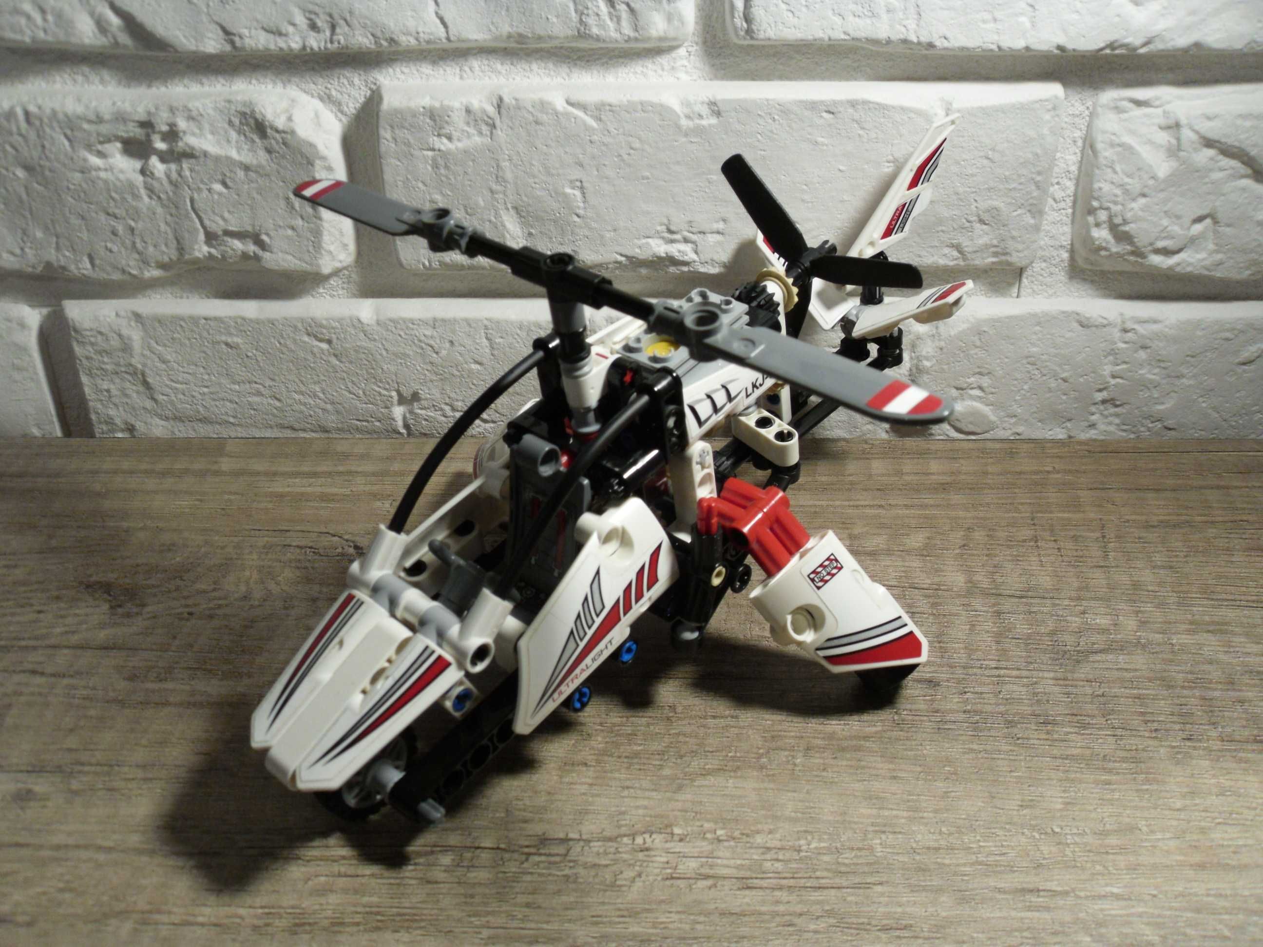 LEGO Technic 42057- Ultralekki helikopter