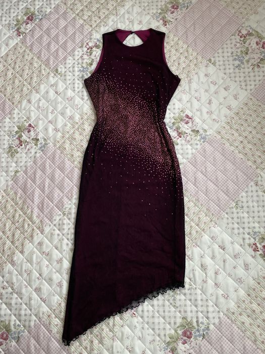 Burgundowa asymetryczna sukienka midi mesh M 38 rivee island zdobienia
